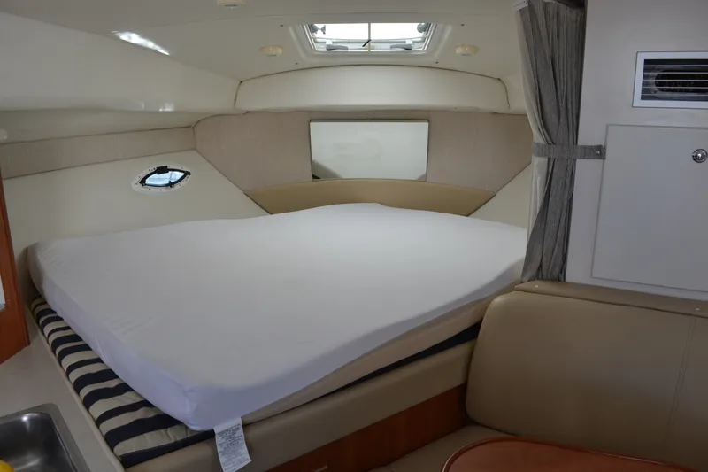 Slide: The Image of Bayliner 305 2004 - 7155379