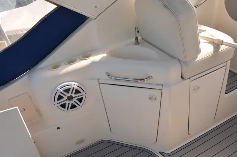 Slide: The Image of Bayliner 305 2004 - 7155371