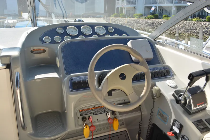 Slide: The Image of Bayliner 305 2004 - 7155374