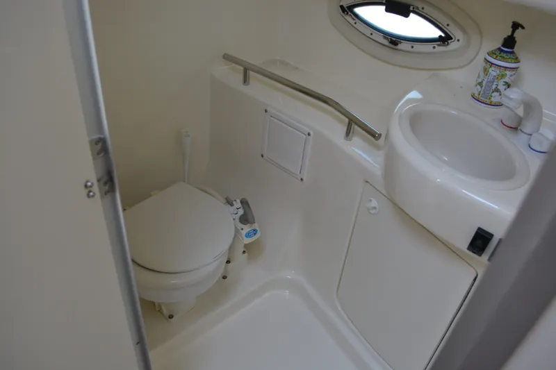 Slide: The Image of Bayliner 305 2004 - 7155386