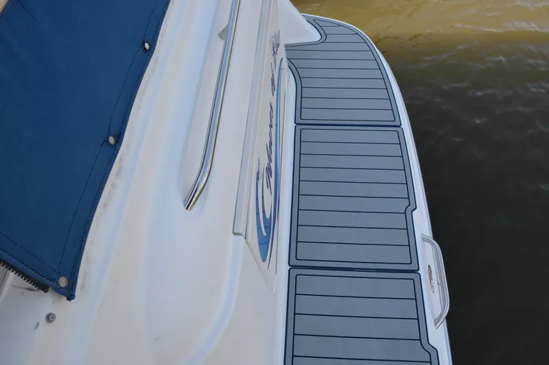 Slide: The Image of Bayliner 305 2004 - 7155368