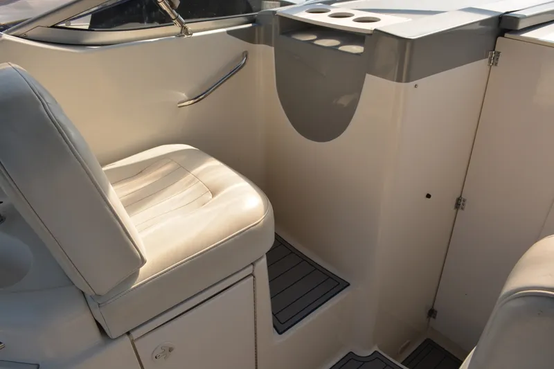 Slide: The Image of Bayliner 305 2004 - 7155372