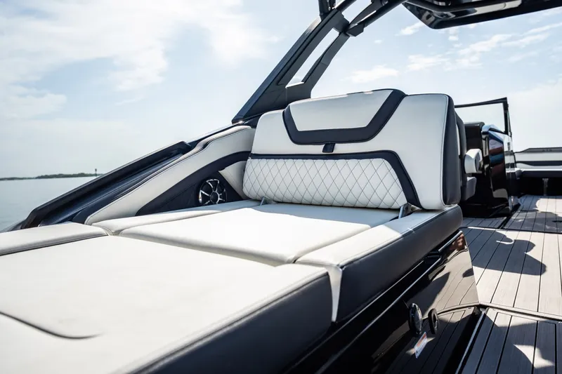 Slide: The Image of Yamaha 275SD 2025 - 7145336