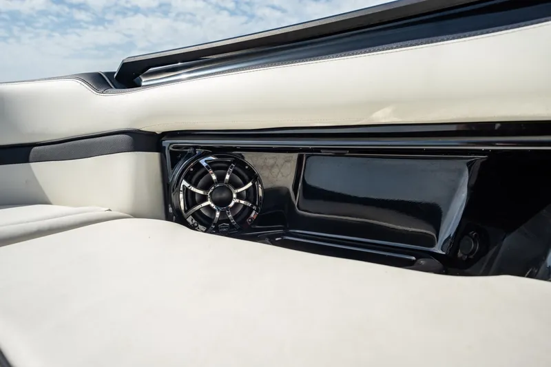 Slide: The Image of Yamaha 275SD 2025 - 7145353
