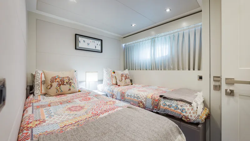Slide: The Image of Port Side Cabin - 7146016