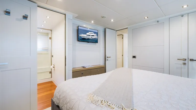 Slide: The Image of Starboard VIP Looking Inboard - 7146013