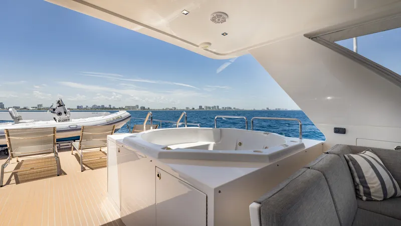 Slide: The Image of Hot Tub To Port - 7146096