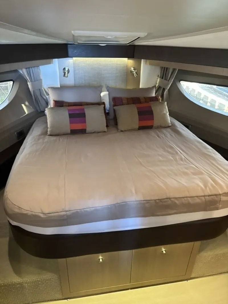 Slide: The Image of Sea Ray 400 coupe 2016 - 7146511