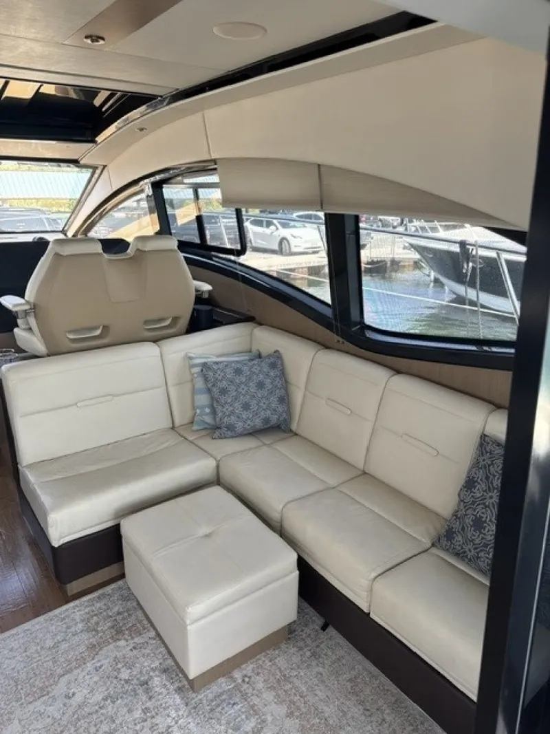 Slide: The Image of Sea Ray 400 coupe 2016 - 7146520