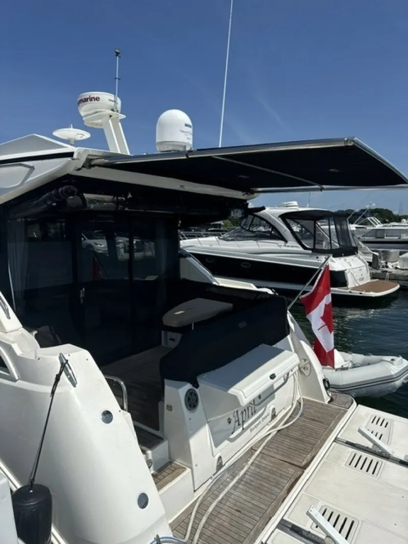 Slide: The Image of Sea Ray 400 coupe 2016 - 7146427