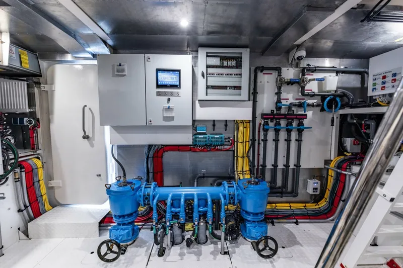 Slide: The Image of Steeler 72 TWO BUBBLES - Engine Room 2024 Steeler 72
TWO BUBBLES - 8145722