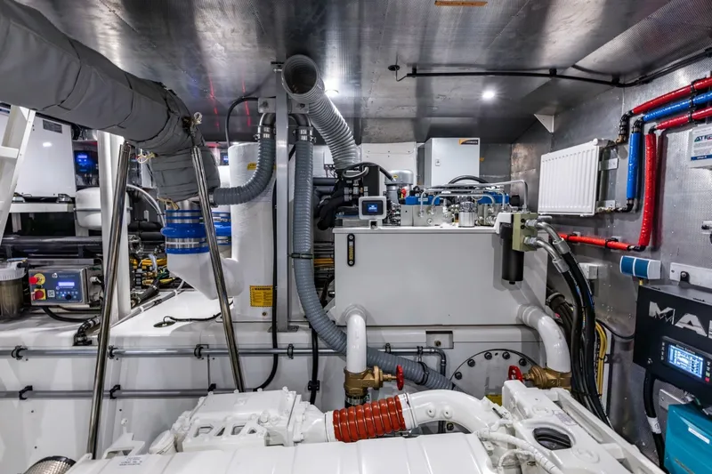 Slide: The Image of Steeler 72 TWO BUBBLES - Engine Room 2024 Steeler 72
TWO BUBBLES - 8145719