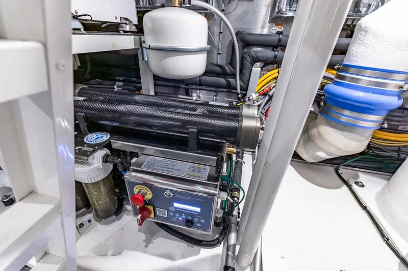 Slide: The Image of Steeler 72 TWO BUBBLES - Engine Room 2024 Steeler 72
TWO BUBBLES - 8145720