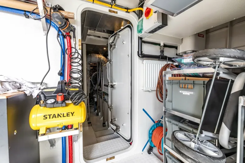 Slide: The Image of Steeler 72 TWO BUBBLES - Engine Room 2024 Steeler 72
TWO BUBBLES - 8145715