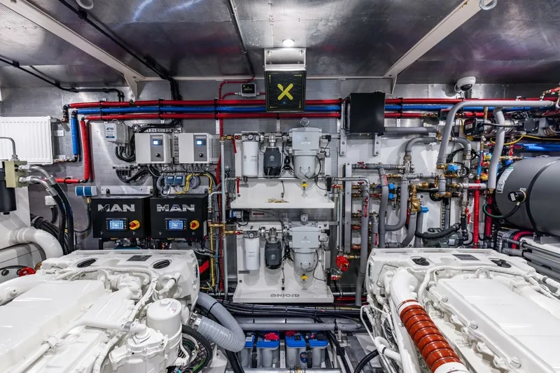 Slide: The Image of Steeler 72 TWO BUBBLES - Engine Room 2024 Steeler 72
TWO BUBBLES - 8145718
