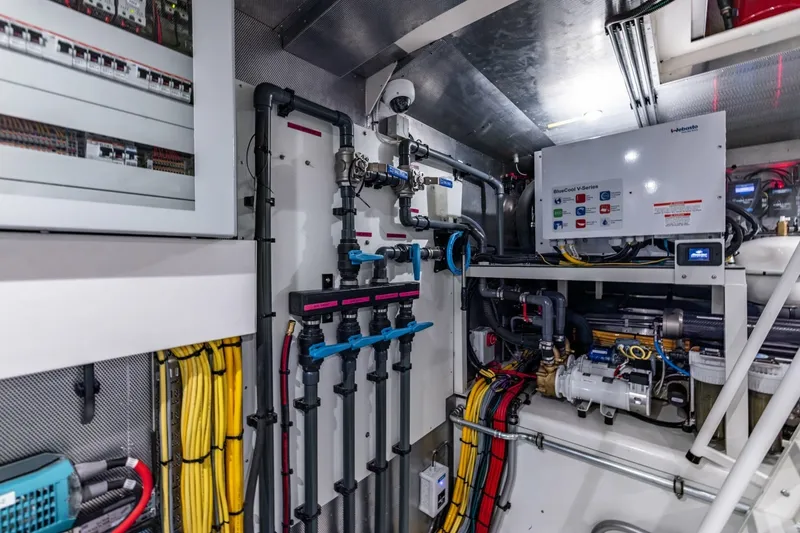 Slide: The Image of Steeler 72 TWO BUBBLES - Engine Room 2024 Steeler 72
TWO BUBBLES - 8145721