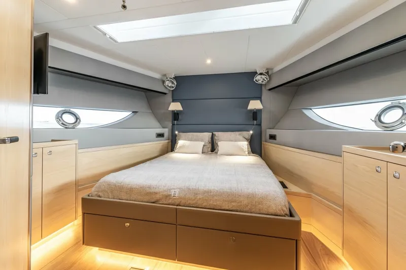 Slide: The Image of Steeler 72 TWO BUBBLES - Interior 2024 Steeler 72
TWO BUBBLES - 8145687