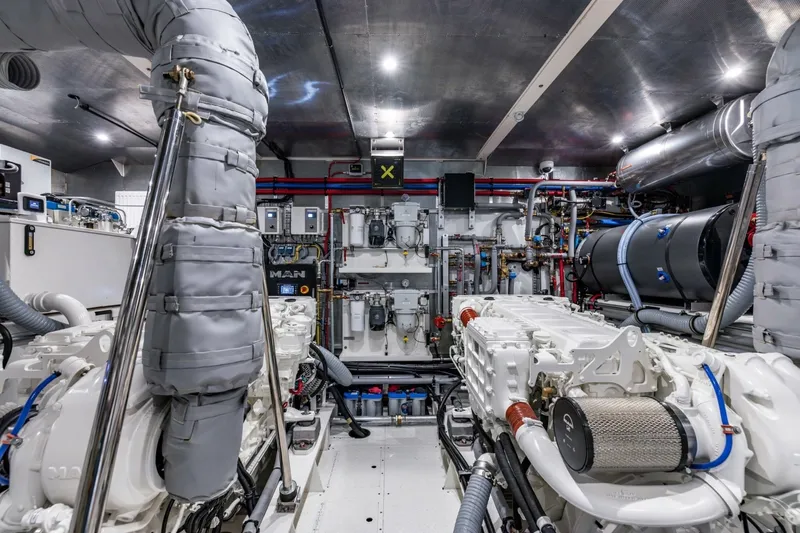 Slide: The Image of Steeler 72 TWO BUBBLES - Engine Room 2024 Steeler 72
TWO BUBBLES - 8145717