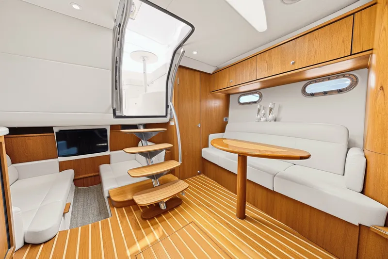 Slide: The Image of Tiara 3500 Sivran LE 2011 - 7147112