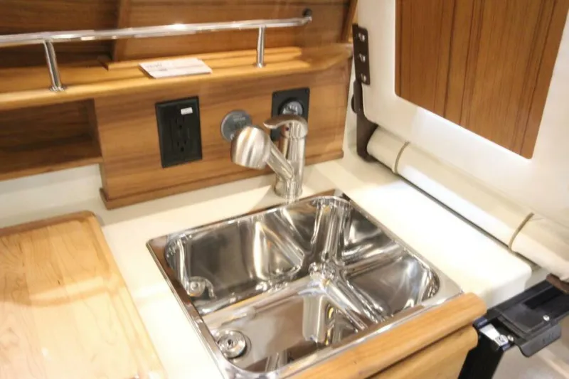 Slide: The Image of Ranger Tug R-27 Luxury Edition 2027 - 7147173