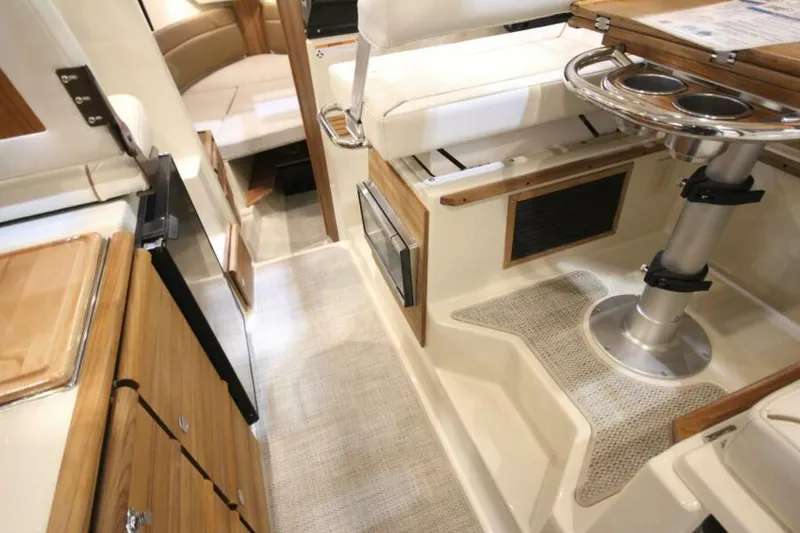 Slide: The Image of Ranger Tug R-27 Luxury Edition 2027 - 7147171