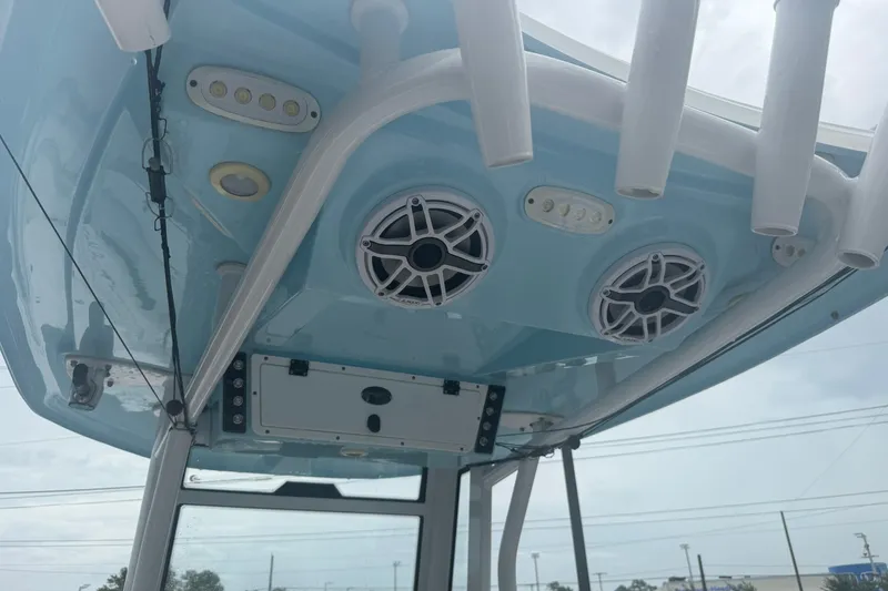 Slide: The Image of Tidewater 256 CC Adventure 2021 - 7231225