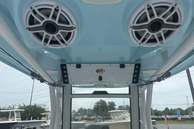 Slide: The Image of Tidewater 256 CC Adventure 2021 - 7231219