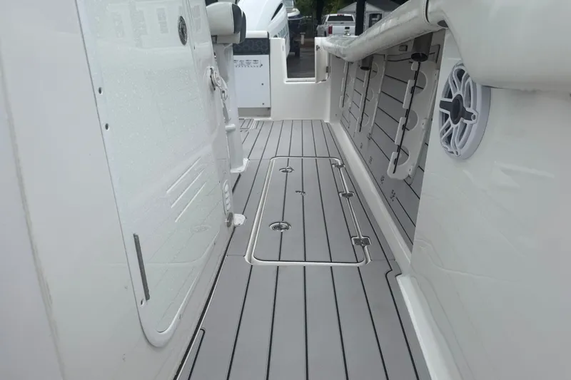 Slide: The Image of Tidewater 256 CC Adventure 2021 - 7231201