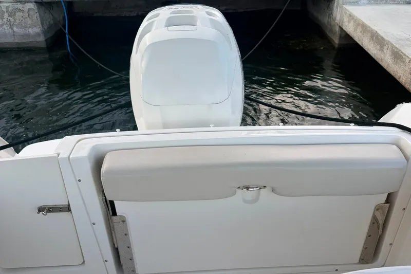 Slide: The Image of Boston Whaler 230 Vantage 2020 - 7153545