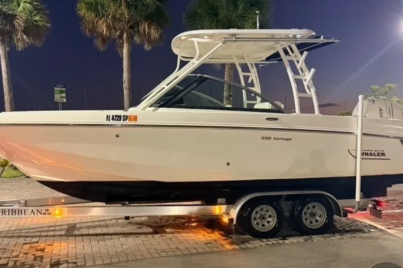 Slide: The Image of Boston Whaler 230 Vantage 2020 - 7153538
