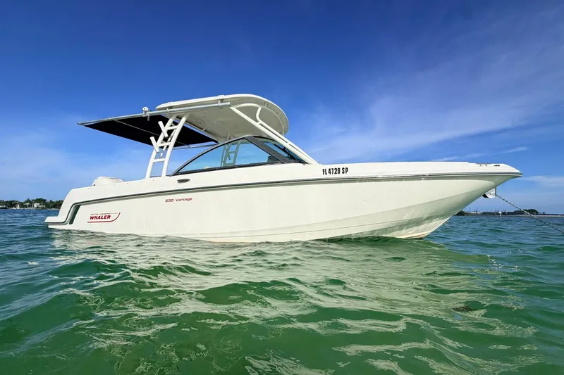 Slide: The Image of Boston Whaler 230 Vantage 2020 - 7153505