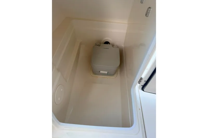 Slide: The Image of Boston Whaler 230 Vantage 2020 - 7153534