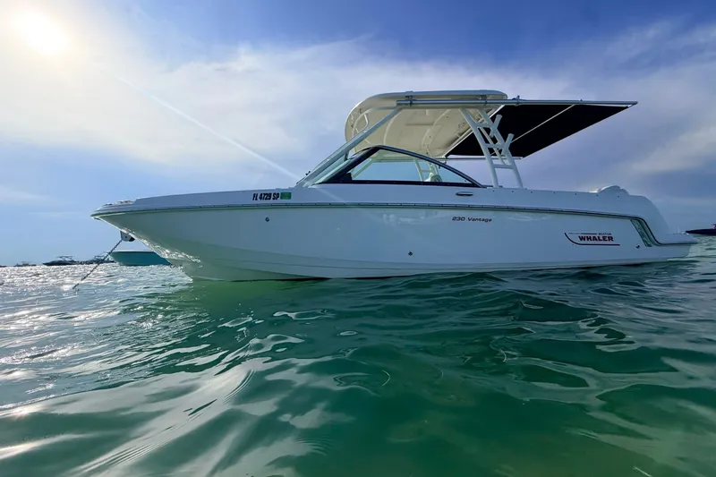 Slide: The Image of Boston Whaler 230 Vantage 2020 - 7153493