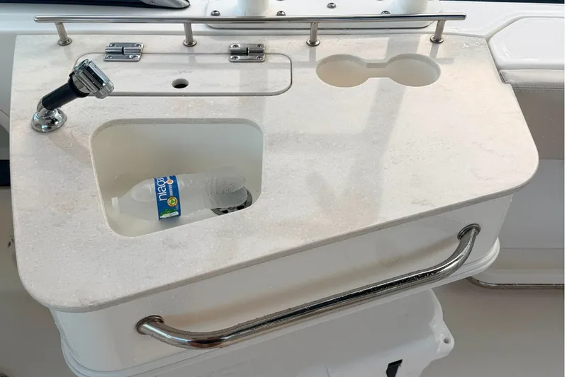 Slide: The Image of Boston Whaler 230 Vantage 2020 - 7153536