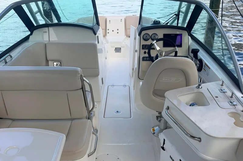 Slide: The Image of Boston Whaler 230 Vantage 2020 - 7388852