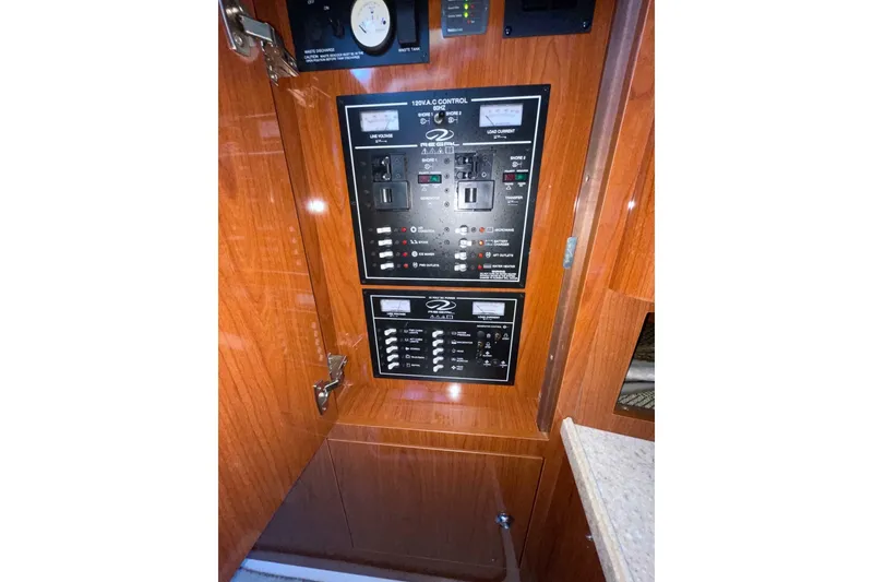 Slide: The Image of Regal 3060 Window Express 2008 - 7391705