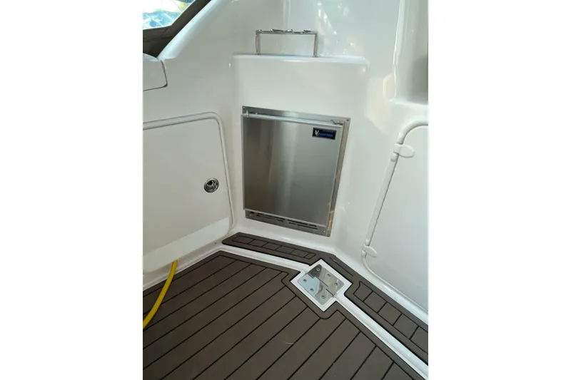Slide: The Image of Regal 3060 Window Express 2008 - 7536345