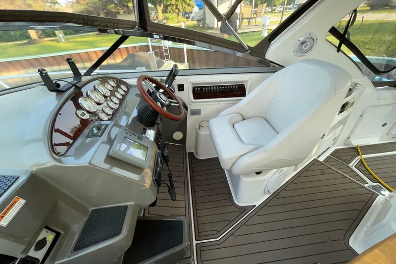 Slide: The Image of Regal 3060 Window Express 2008 - 7391656
