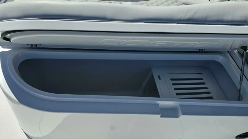 Slide: The Image of Costa Custom 34SV 2025 - 7154913