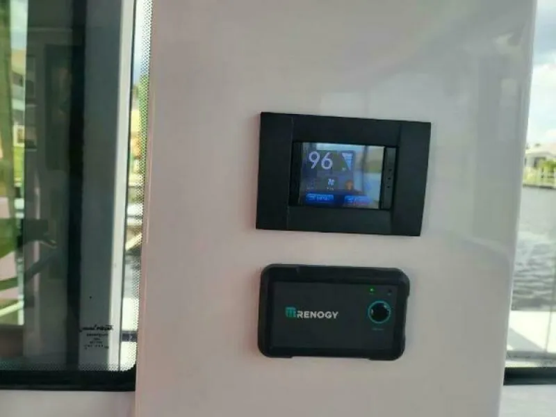 Slide: The Image of Axopar 37 XC CROSS CABIN 2024 - 7155014