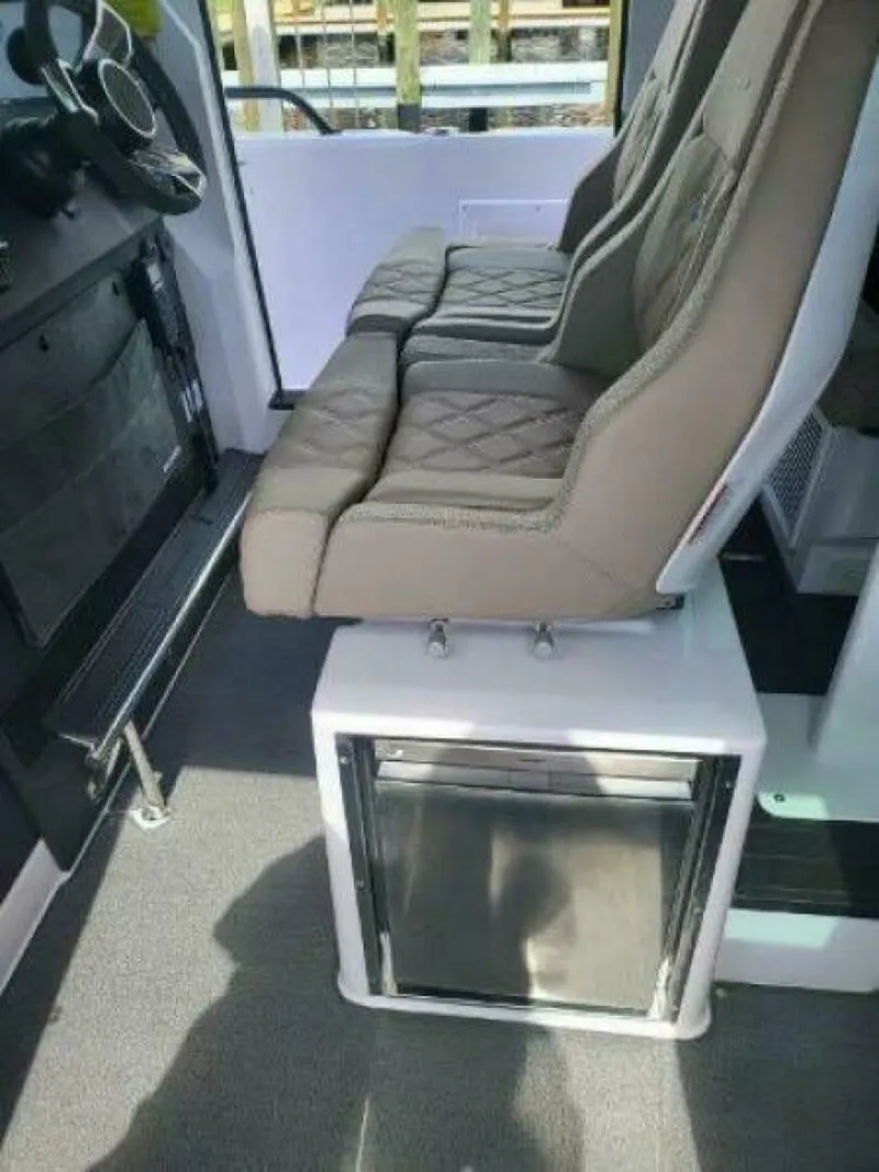Slide: The Image of Axopar 37 XC CROSS CABIN 2024 - 7155019