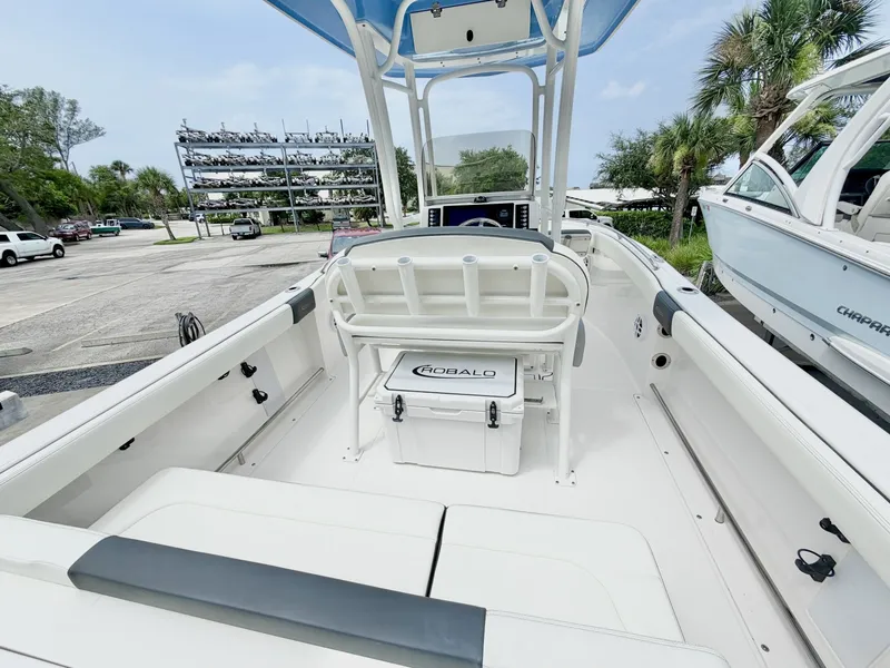 Slide: The Image of Robalo 22 2024 - 7155058