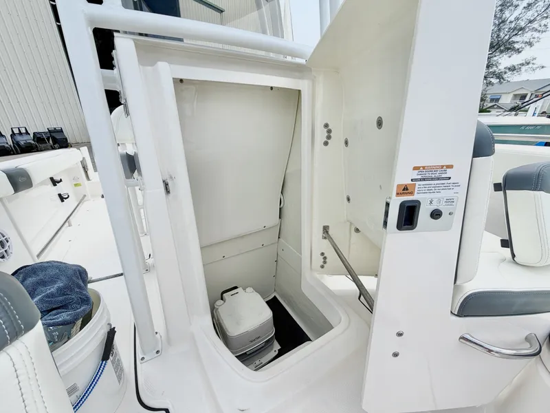 Slide: The Image of Robalo 22 2024 - 7155048