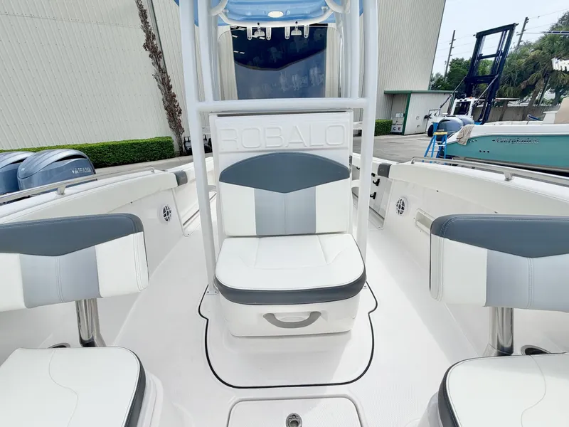 Slide: The Image of Robalo 22 2024 - 7155073