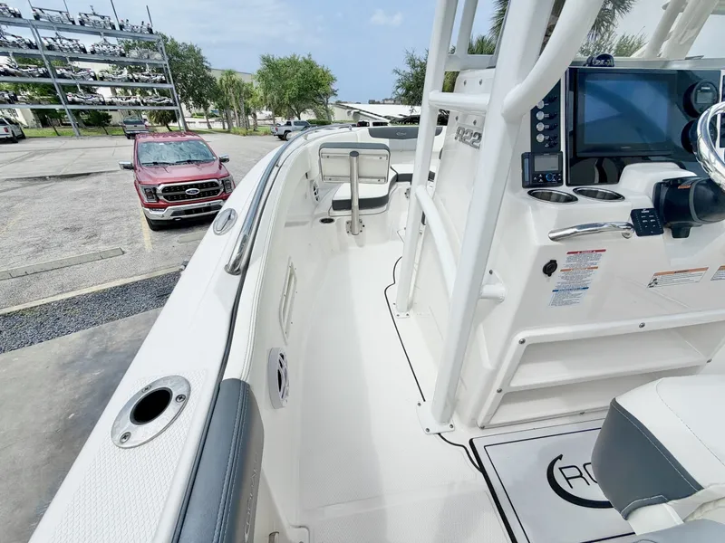 Slide: The Image of Robalo 22 2024 - 7155067