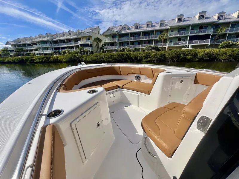 Slide: The Image of Robalo R302 Center Console 2025 - 7155343