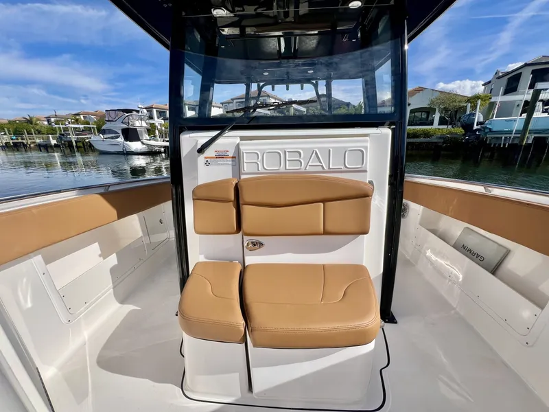 Slide: The Image of Robalo R302 Center Console 2025 - 7155348