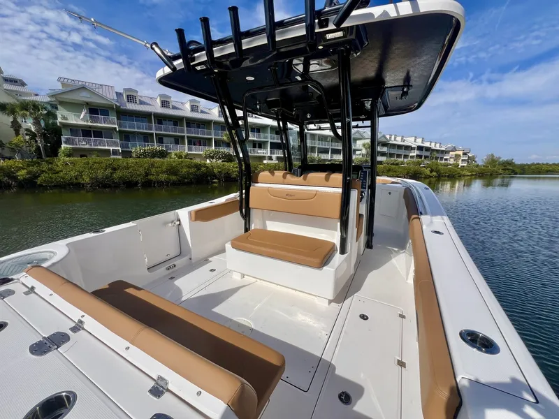 Slide: The Image of Robalo R302 Center Console 2025 - 7155339