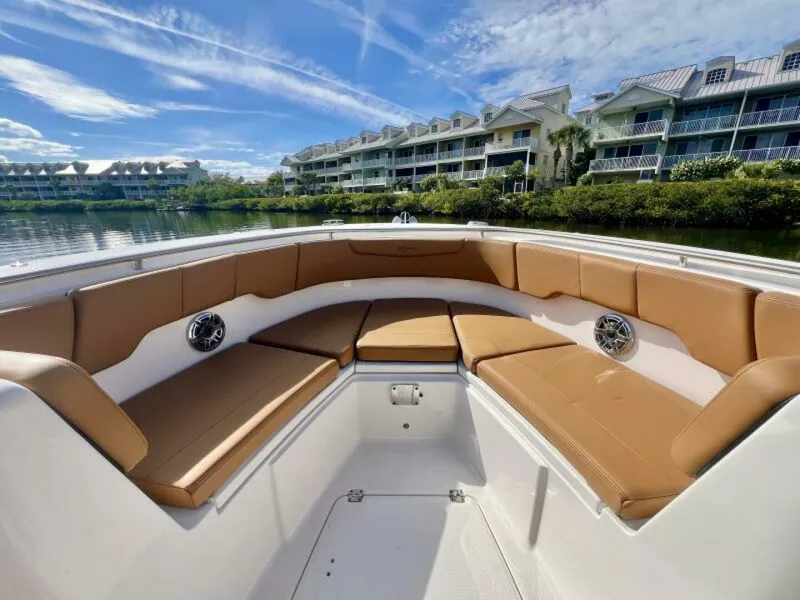 Slide: The Image of Robalo R302 Center Console 2025 - 7384908