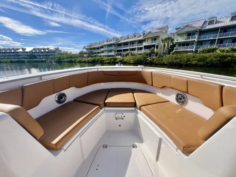Slide: The Image of Robalo R302 Center Console 2025 - 7155344